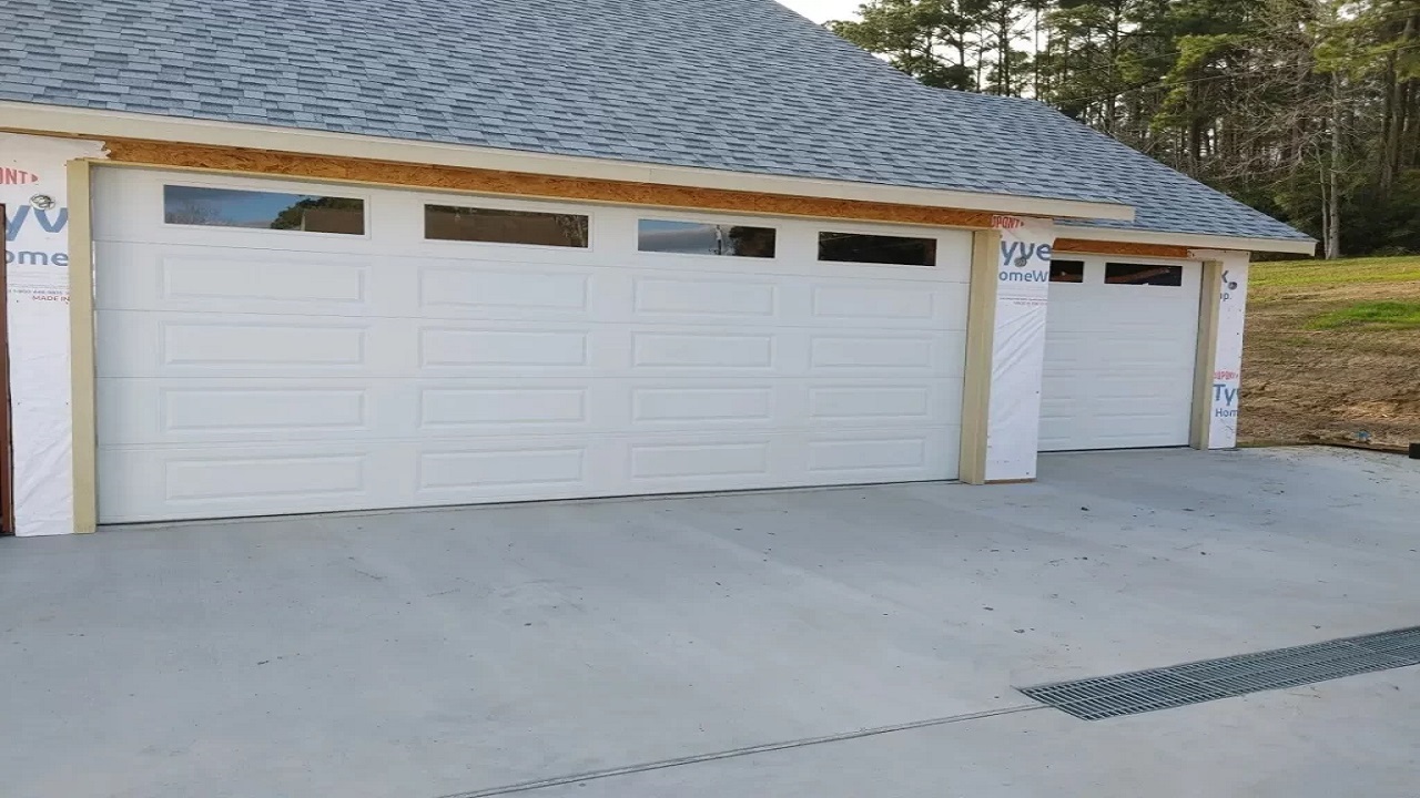 How Raised Panel Garage Doors Change the Overall Look of Your House